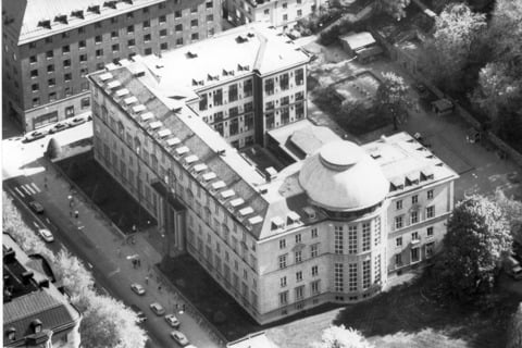 Black and white aerial view of the Stockholm School of Economics