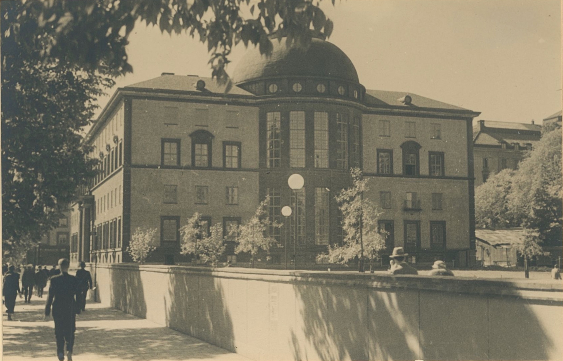 Historic photograph of the Stockholm School of Economics facade